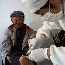 Al dertig jaar het leven delen met Chinese melaatsen en aidspatiënten