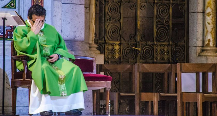 Beste bisschoppen: we moeten praten over de wanhoopcrisis bij katholieke priesters