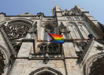 "Paus moet met een open hart luisteren naar homoseksuele priesters"