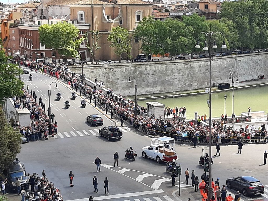 Dagelijks verslag uit Rome | Antiklerikale Rome omarmt paus op het geuzenplein 2
