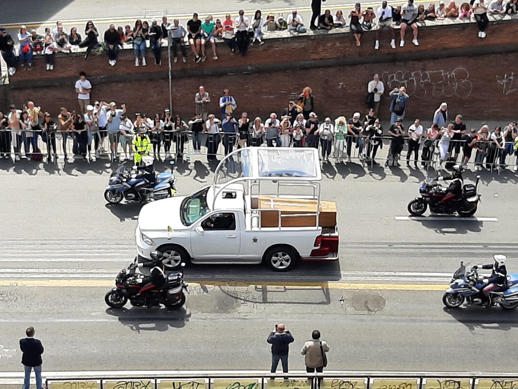 Dagelijks verslag uit Rome | Antiklerikale Rome omarmt paus op het geuzenplein 3