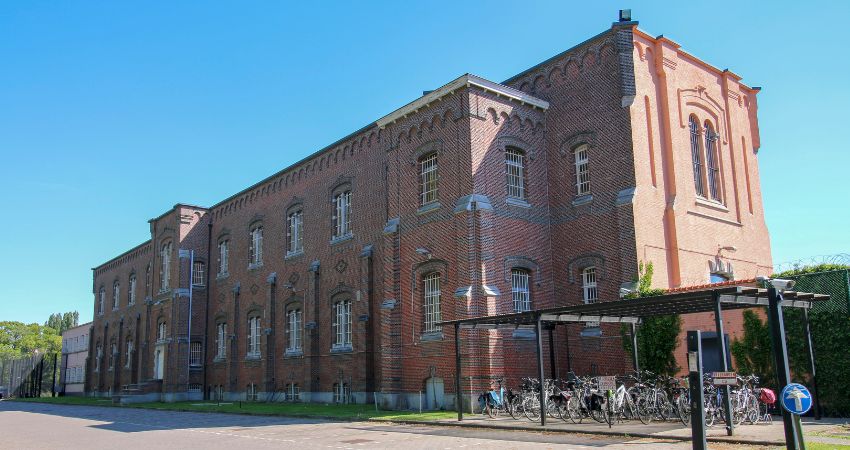 Studenten laten zich twee dagen opsluiten in gesloten detentiecentrum