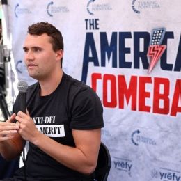 Wat horen zwarte katholieken wanneer kerkleiders Charlie Kirk prijzen?