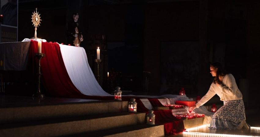 Het mysterie van het christendom werd eerst aan een vrouw verteld