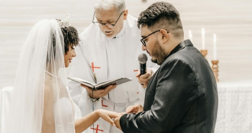 Huwelijkseductie werpt zijn vruchten af voor migranten- en gemixte koppels