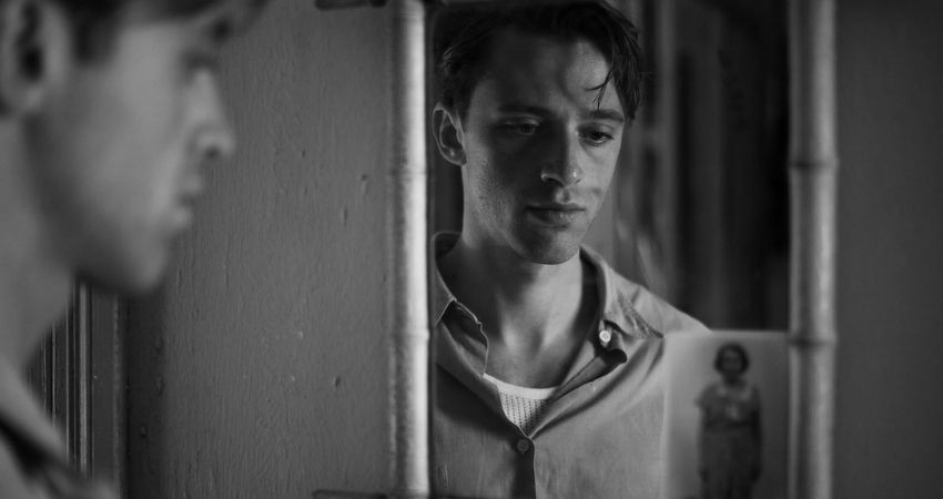 L'etranger: veroordeeld omdat hij niets voelde bij de dood van zijn moeder 4