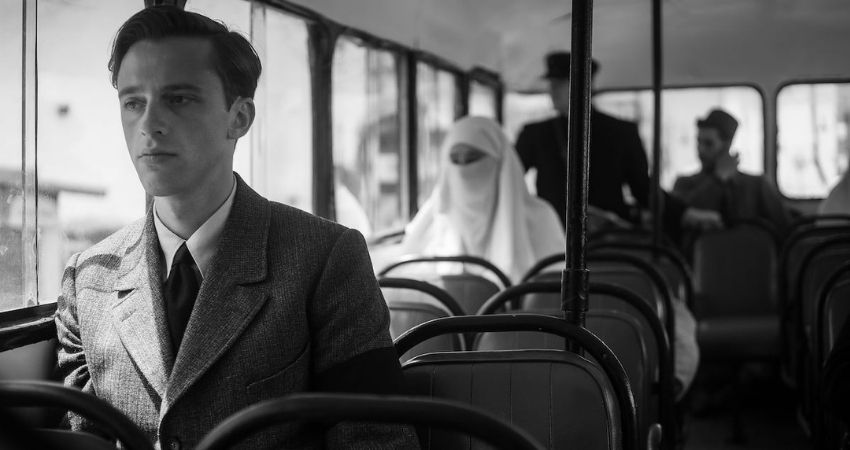 L'etranger: veroordeeld omdat hij niets voelde bij de dood van zijn moeder