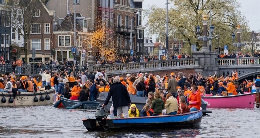 Het contrast van Koningsdag met de religieuze wereld 1