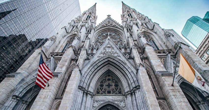 De Amerikaanse regering is in oorlog met de katholieke kerk