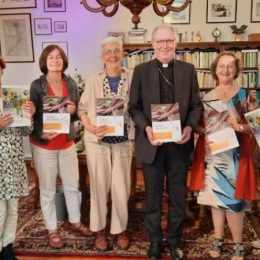 Hoe paus Franciscus de Nederlandse vrouwen wakker kuste
