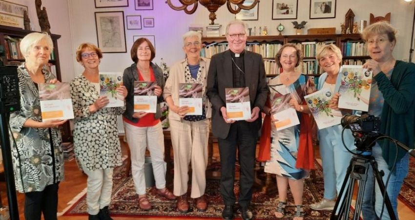 Hoe paus Franciscus de Nederlandse vrouwen wakker kuste