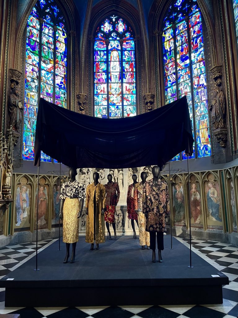 Textiel met een ziel – over wat ons omhult en draagt